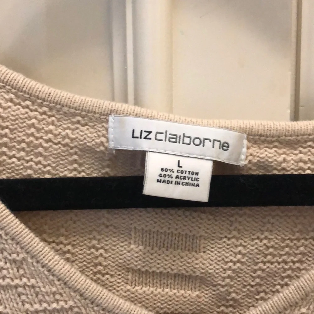 Cream knit sweater v neck - Picture 2 of 3